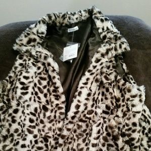 Faux fur leopard print vest